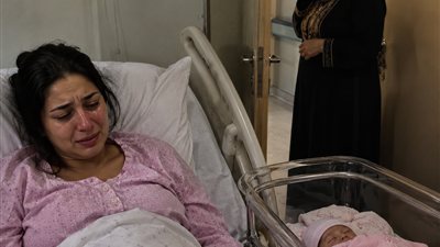 وأنا لسه خارجة من أوضة العمليات بعد ولادة بنتي حماتي دخلت عليا
