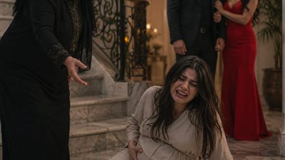 حماتى زقتنى من ع السلم سقطت البيبى 