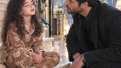 مين اللى بيغنى 